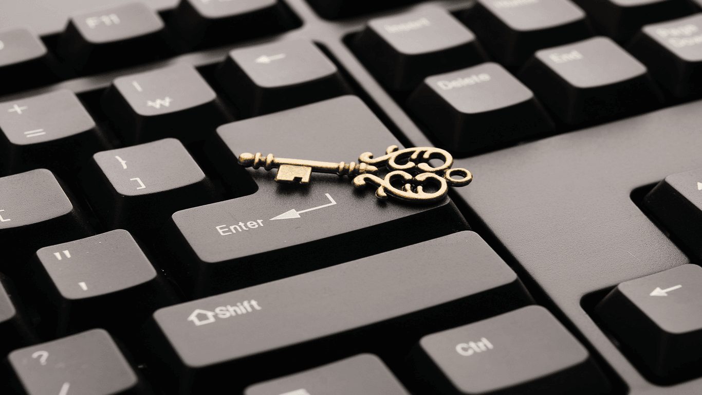 Das Bild zeigt eine Tastatur auf der ein goldener Schmuckschlüssel liegt. Dies ist eine Verbildlichung mit keywords (=Schlüsselwörtern) die conversion zu steigern.