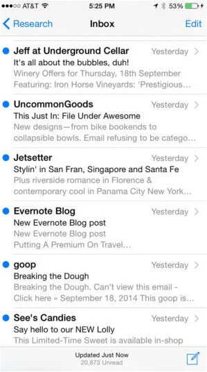 Das Bild zeigt einen Screenshot eines Posteingangs mit mehreren E-Mails, die jeweils unterschiedliche Betreffzeilen haben.