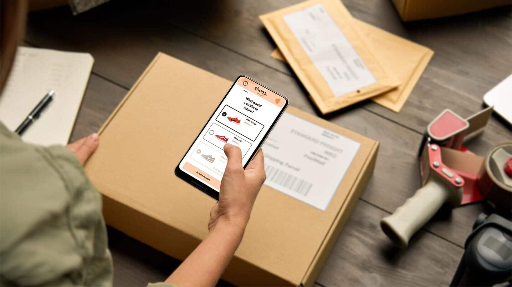 Das bild zeigt einen Kunden bei der Rücksendung seiner Bestellung über das Retourenportal.