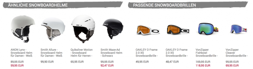 Dargestellt wird ein Screenshot, der zeigt, wie einem Kunden auf der Produktdetailseite ähnliche Snowboardhelme als Alternative sowie passende Snowboardbrillen als Zusatzartikel angeboten werden.