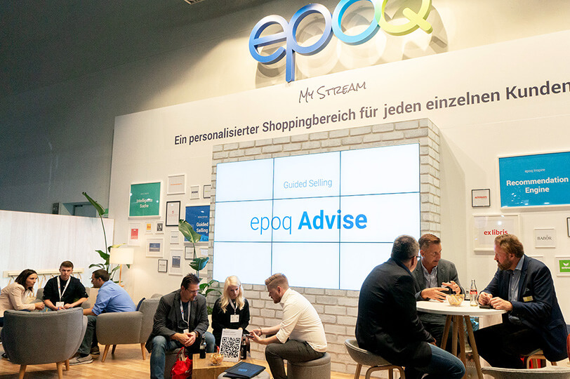 Das Bild zeigt das epoq Team am Messestand auf der DMEXCO 2019.